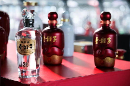 酒中人生 人生就像一杯酒,只有你喝了才會(huì)懂